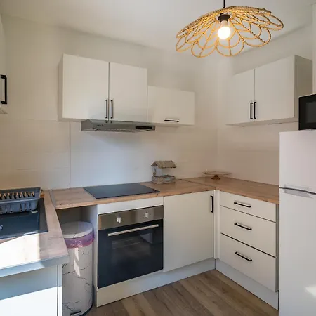 Apartment Centre 5 Mins A Pieds - Proche Parkings - Lit 160 Cm *